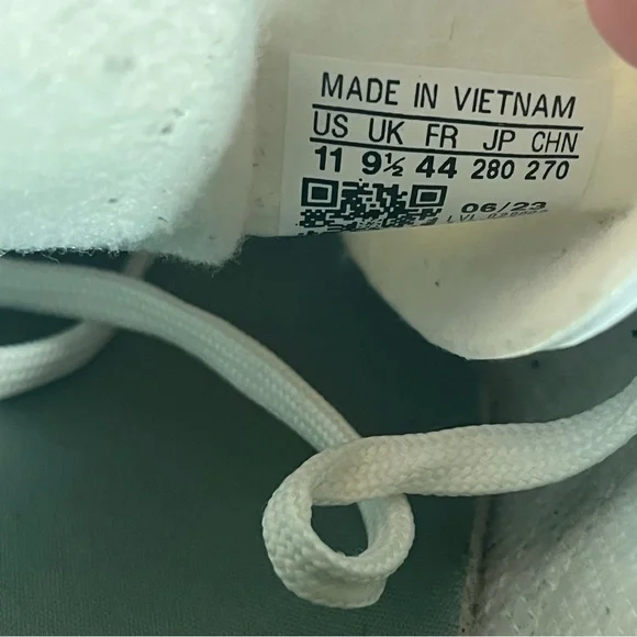 adidas Gazelle Green and White Sneakers - Picture 11 of 12